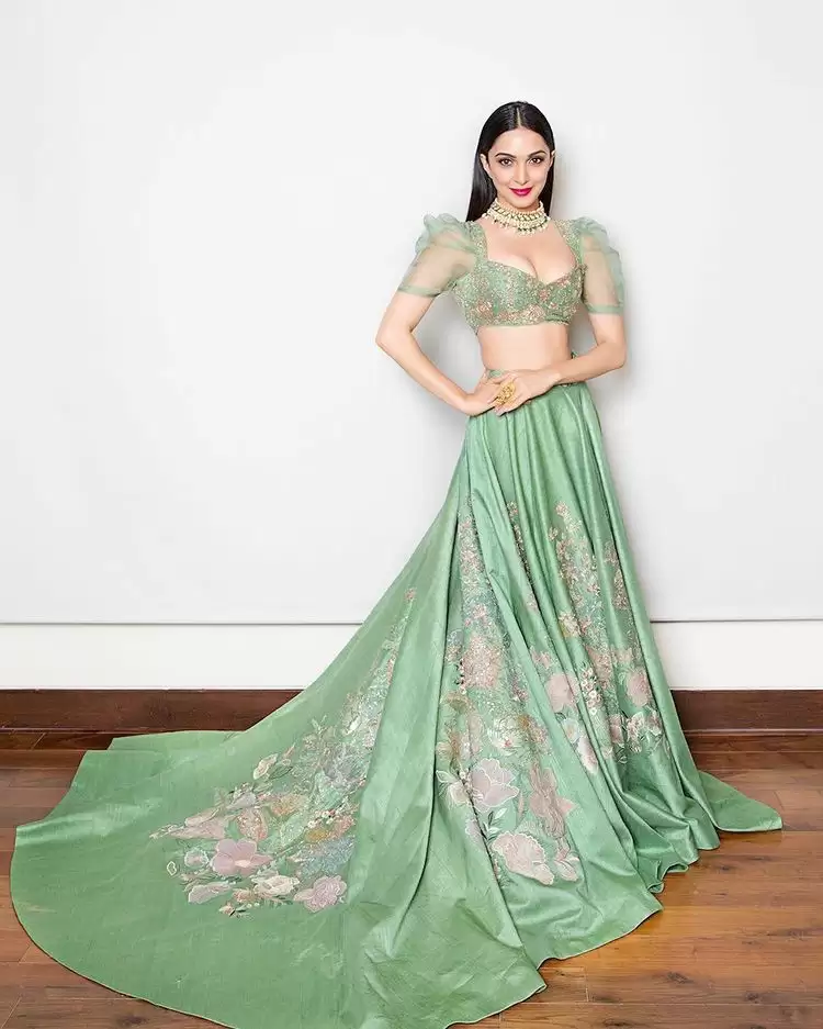 See Kiara Advani’s Hot Saree Looks!!