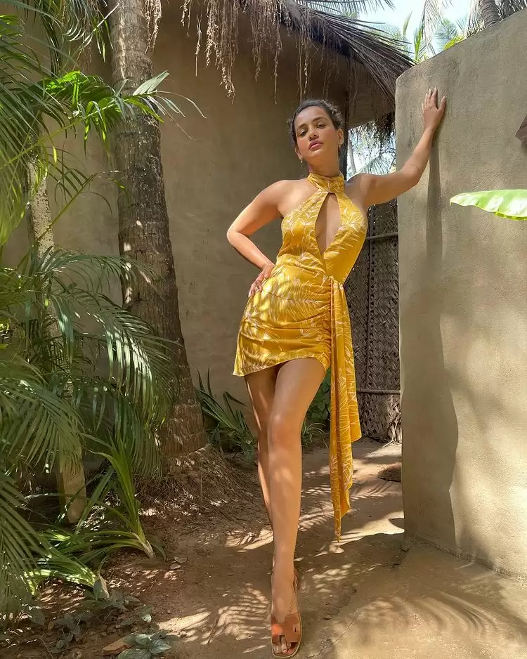 Aisha Sharma is raising temperatures, See Her Hot Pictures!