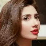 Shahrukh’s co-Pakistani actress Mahira Khan Tests Positive For COVID-19