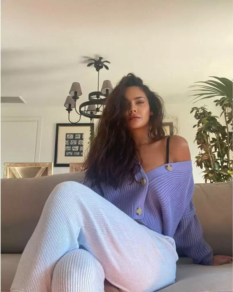 Esha Gupta will take your breath away with these stunning pictures.