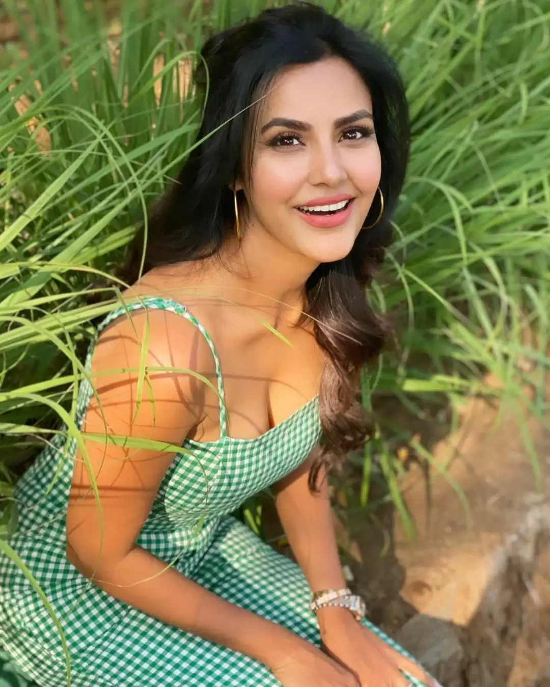 Priya Anand teases fans with her glamorous pictures.