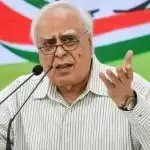 Sibal withdraws tweet, says-Rahul Gandhi personally informed that he never said what was attributed to him