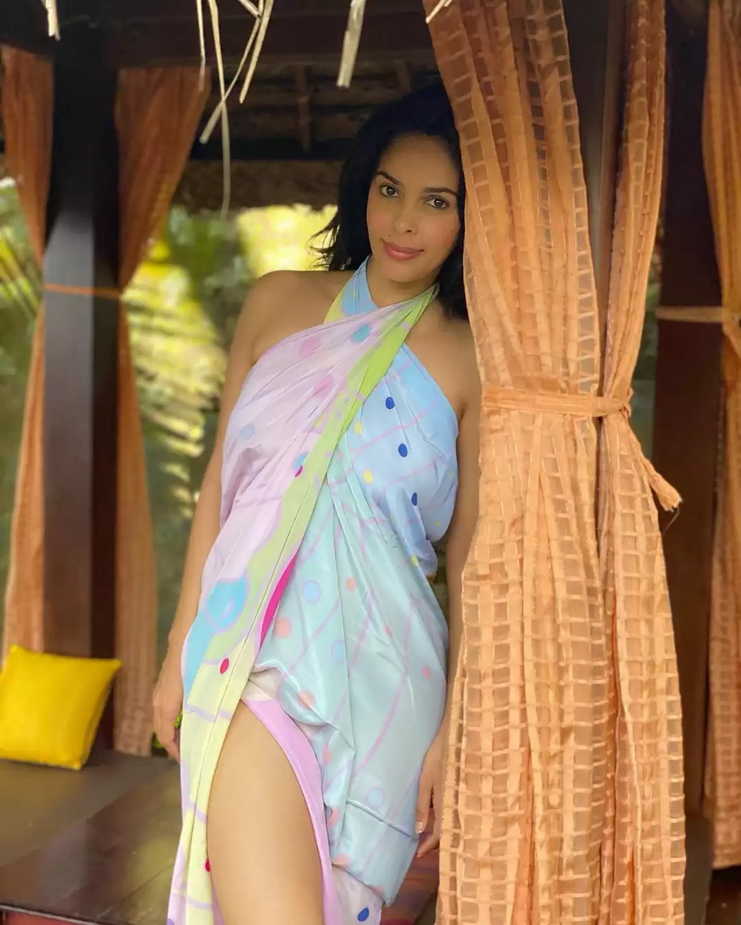 Mallika Sherawat Turns Heads In These Sexy Pictures, See The Diva’s Hottest Pictures