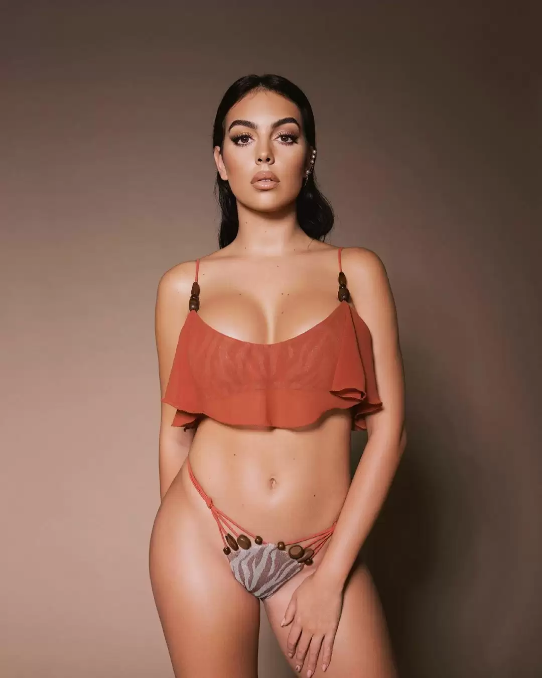 Cristiano Ronaldo’s girlfriend Georgina Rodriguez sets hearts racing with her new ravishing pictures