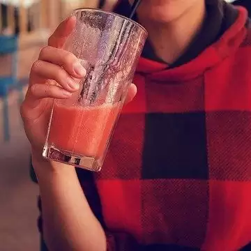 Try this healthy smoothie! Great breakfast, and it is also suitable for skin.