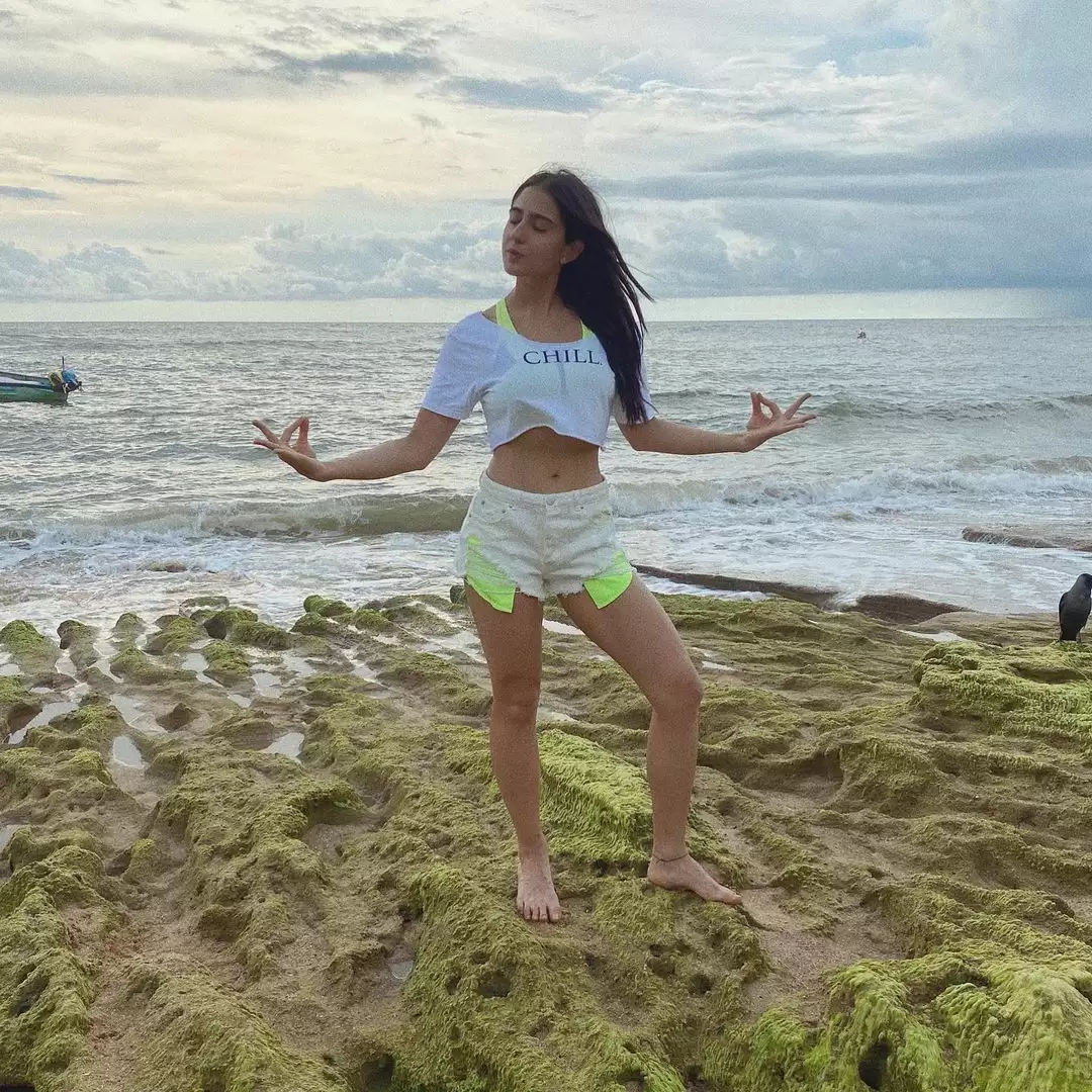 Sara Ali Khan teases fans with her glamorous pictures.