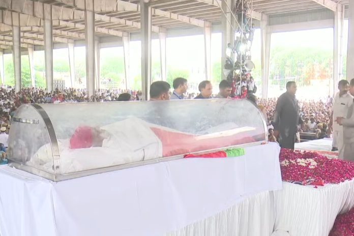 Mulayam Singh Funeral Live