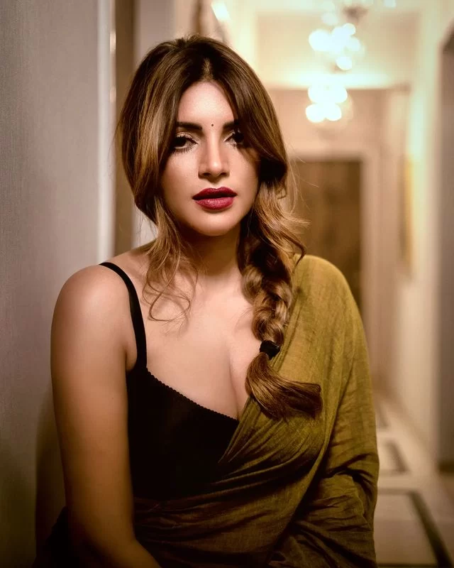 ShamaSikander4 Buziness Bytes Shama Sikander