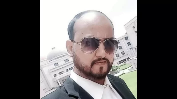 Lucknow lawyer jumping into Gomti river remains untraced