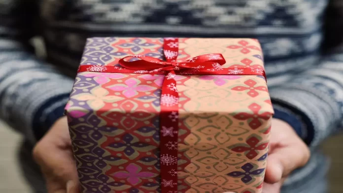 2 firms in Lucknow booked for not giving Diwali gifts to employees
