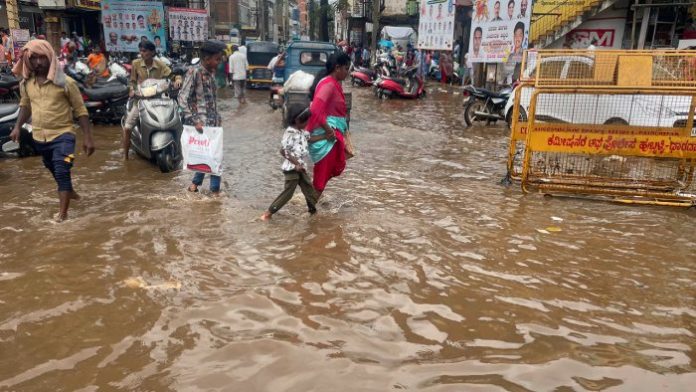 13 die due to heavy rain Karnataka