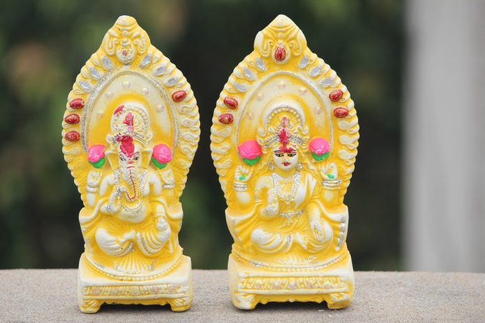 idols of lakshmi and ganesha