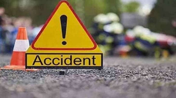 Four killed, 32 injured in road accident on Agra expressway