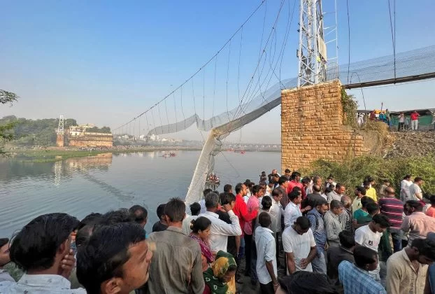 Gujarat HC issues notices state authorities on Morbi bridge collapse