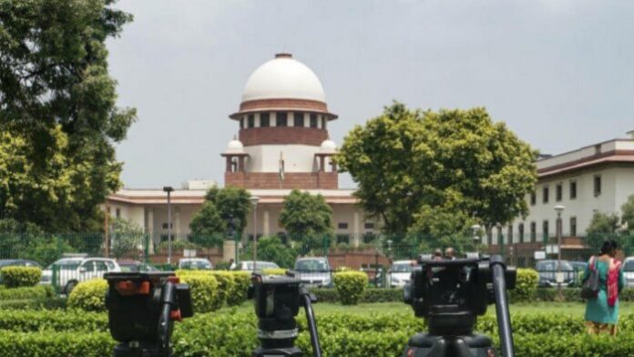 SC asks Centre reasons for tearing hurry to appoint EC