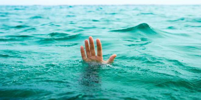 Woman throws two kids into water body, ends her life in Karnataka