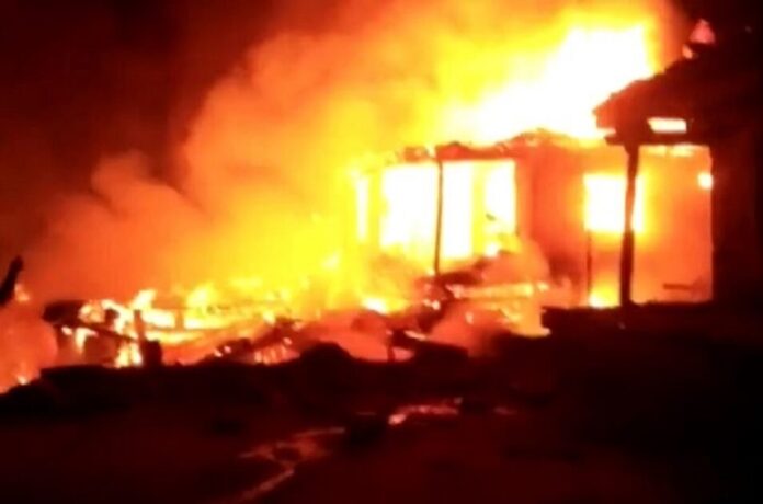 Massive fire at Plastic warehouse in Noida