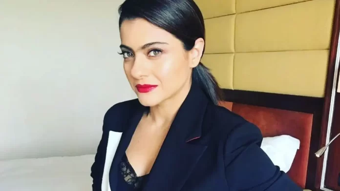 kajol looking at camera
