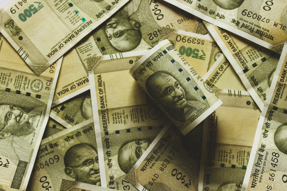Tips To Save Money While Travelling