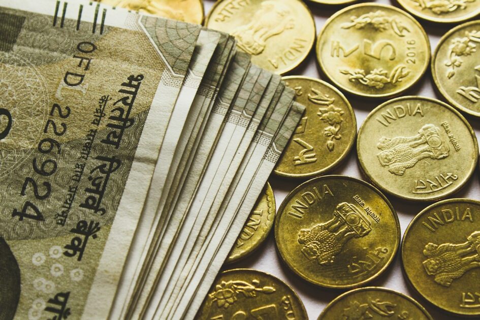 Tips To Save Money While Travelling