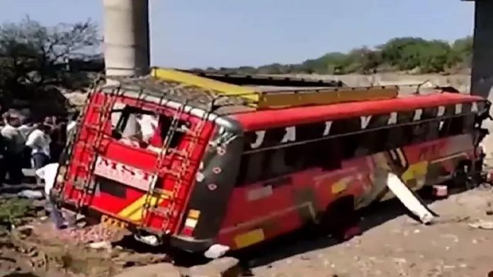 15 die, 25 suffer injuries after bus fall off bridge in MP’s Khargone district
