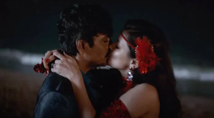 Nawazuddin Siddiqui Lip-Kiss with Avneet Kaur