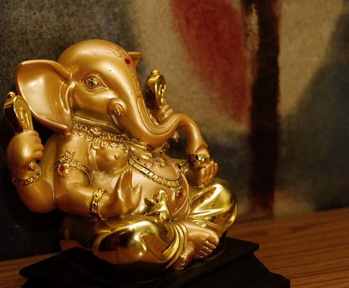lord ganesha statue