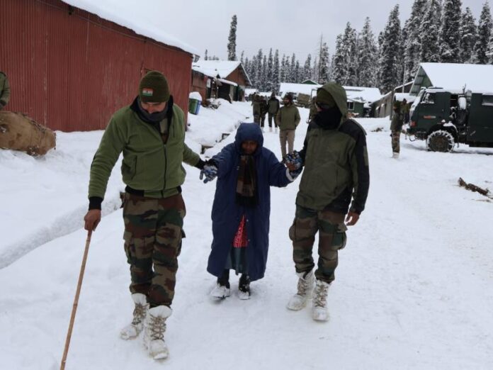 Chinar Warriors rescued more than 61 tourists from Gulmarg
