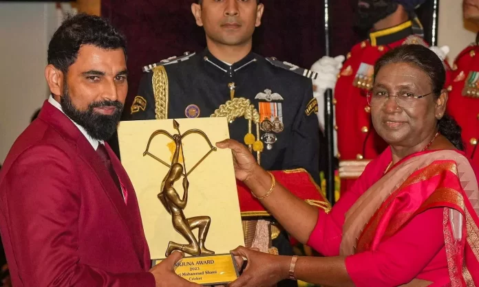 Mohammed Shami is presented with the Arjuna Award from President Draupadi Murmu