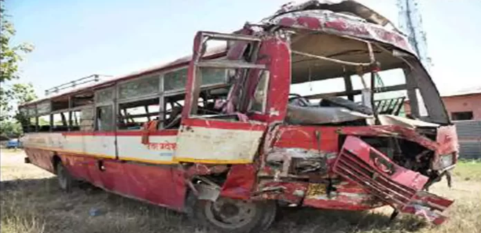 40 people were hurt due to two buses colliding on Yamuna Expressway