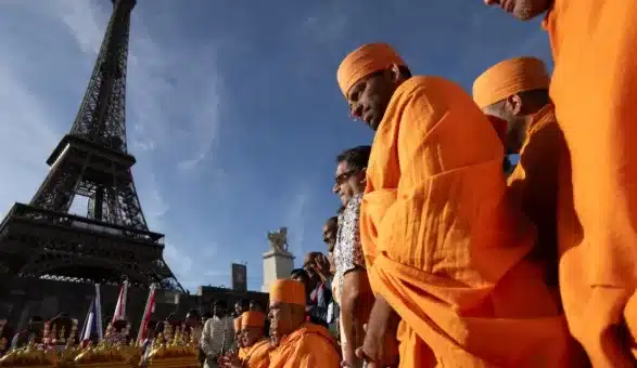 Eiffel Tower Temporarily Closed